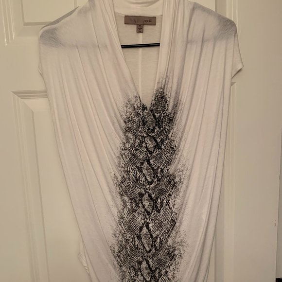 MATERNITY TOP - Python print black/white gathered top - Picture 1 of 4